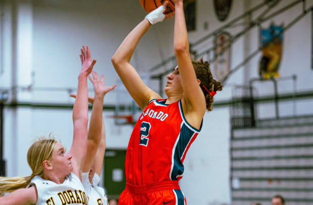 Redondo Union girls BB Ella Zimmerman photos by Mike Choy 2-7-2024120420237 2